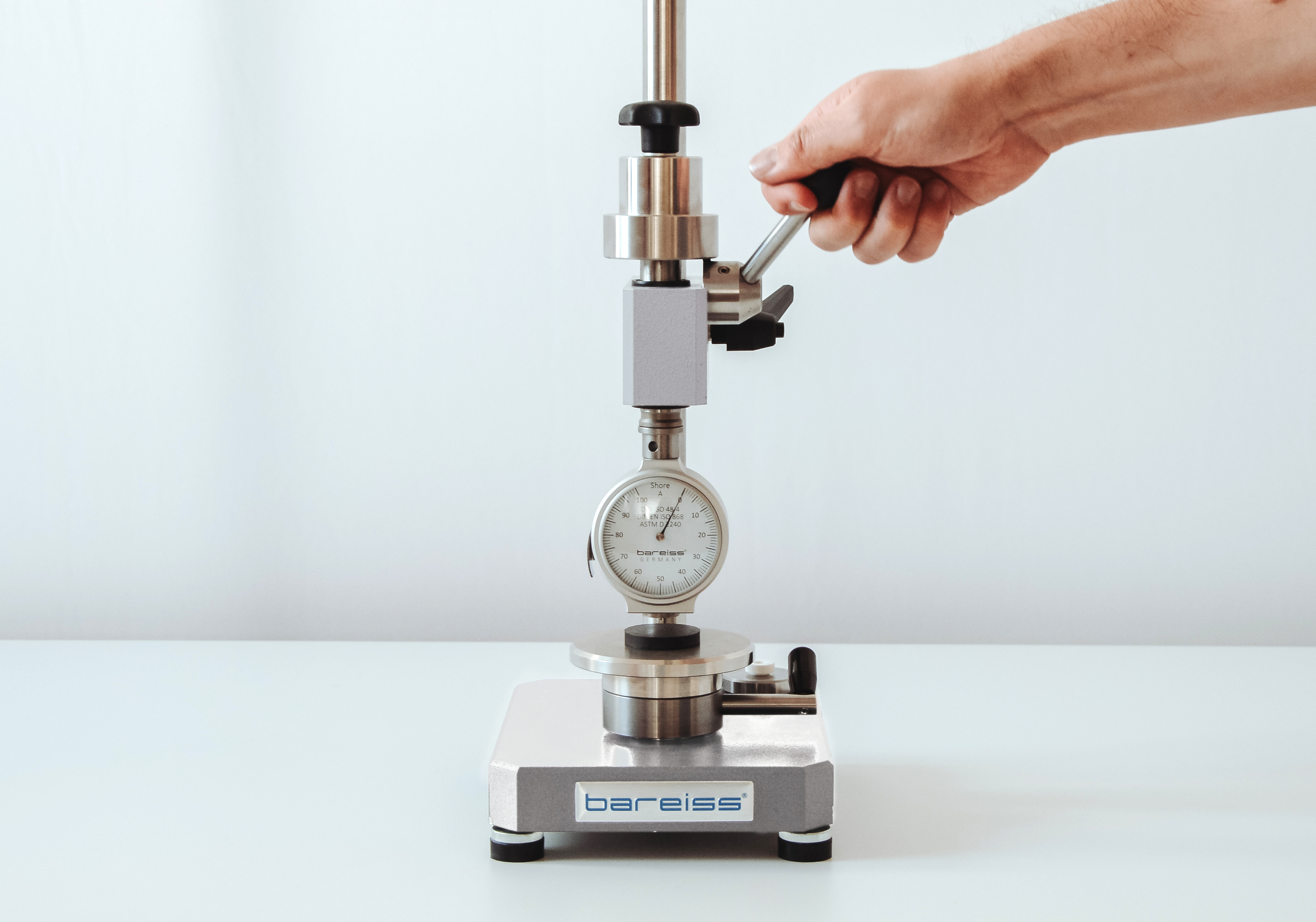analog durometer HP with test stand