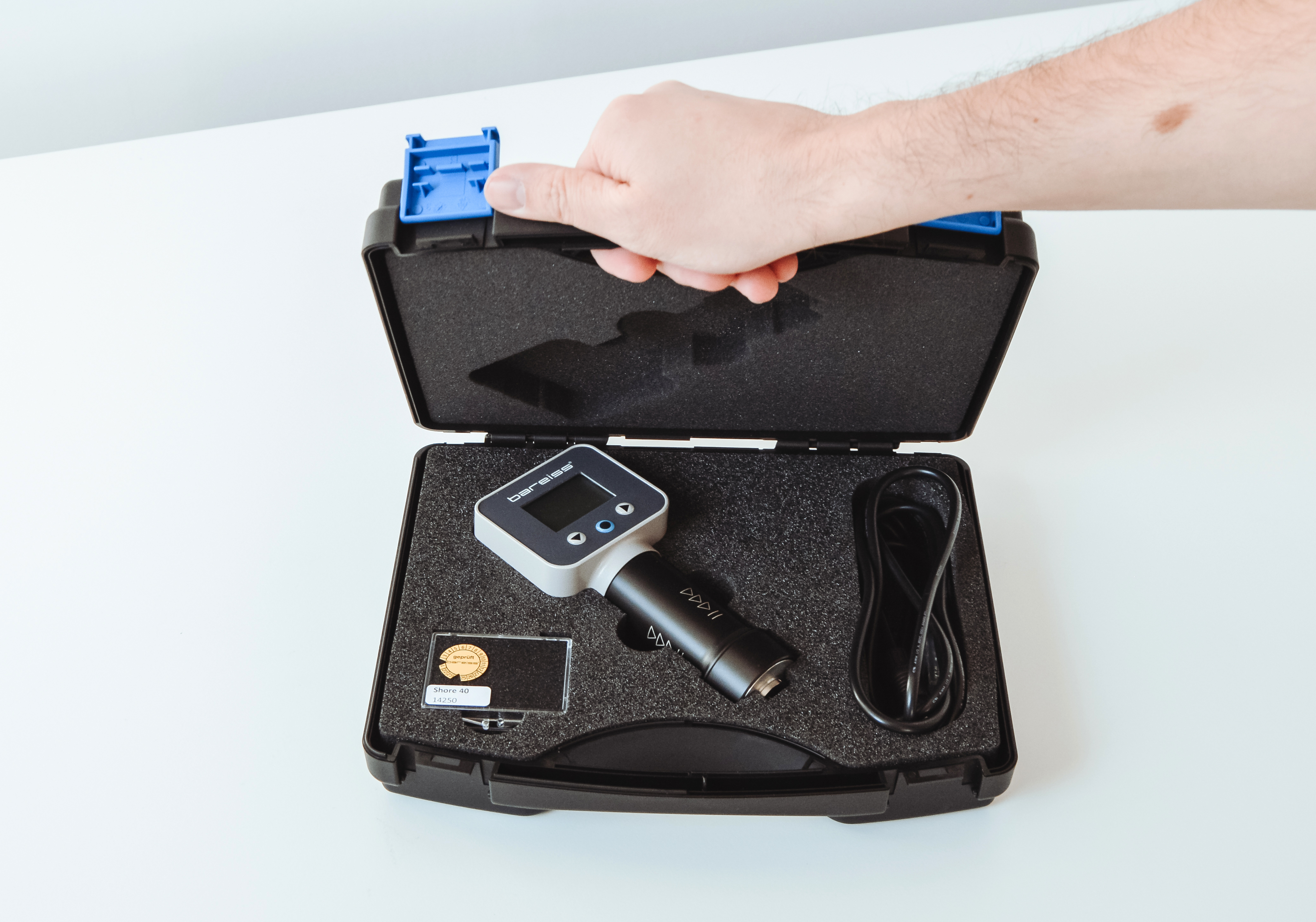 Scope of delivery HPE III Basic, digital hardness testing device in transport case