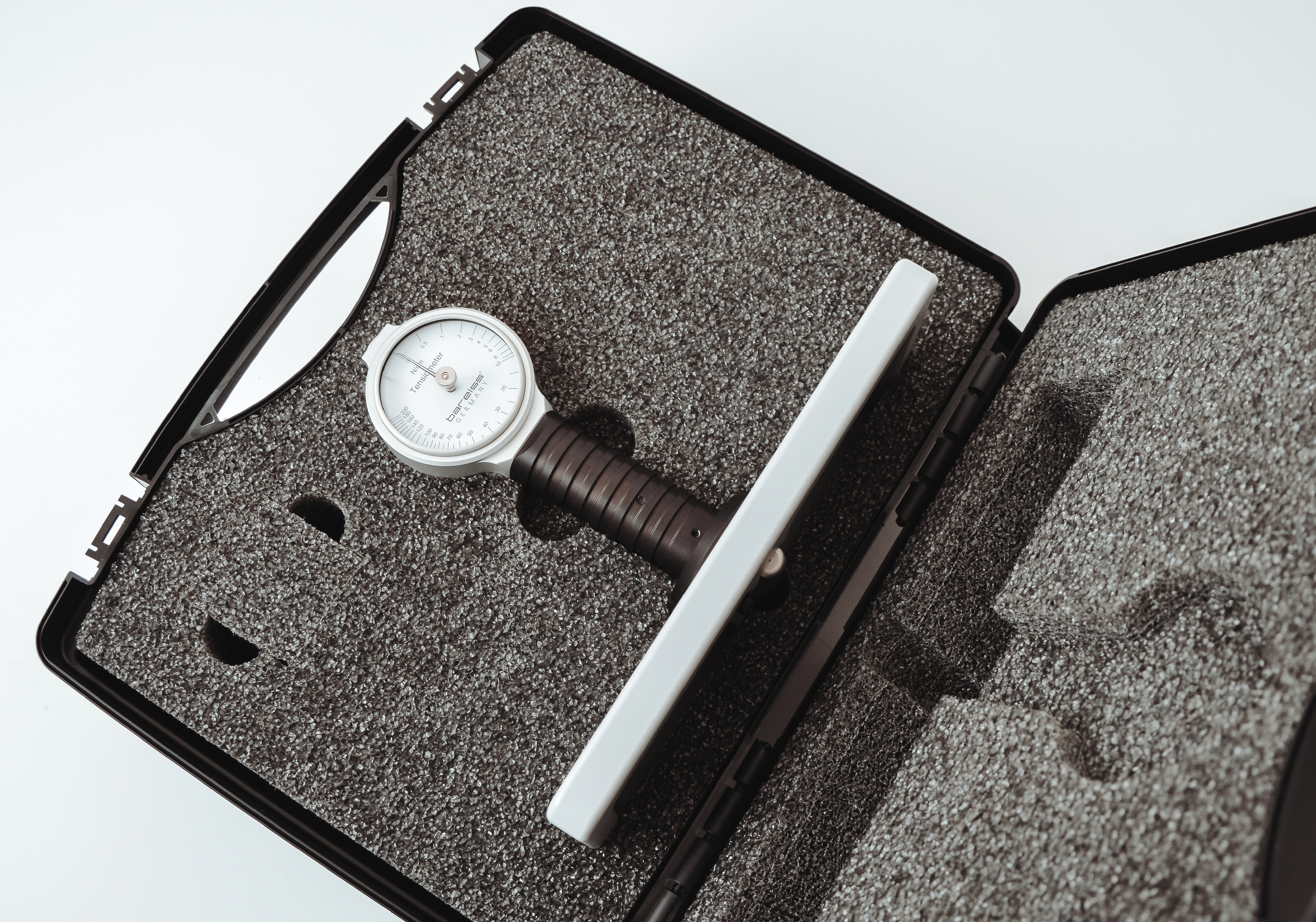 Handheld testing device Tensiometer in transport case
