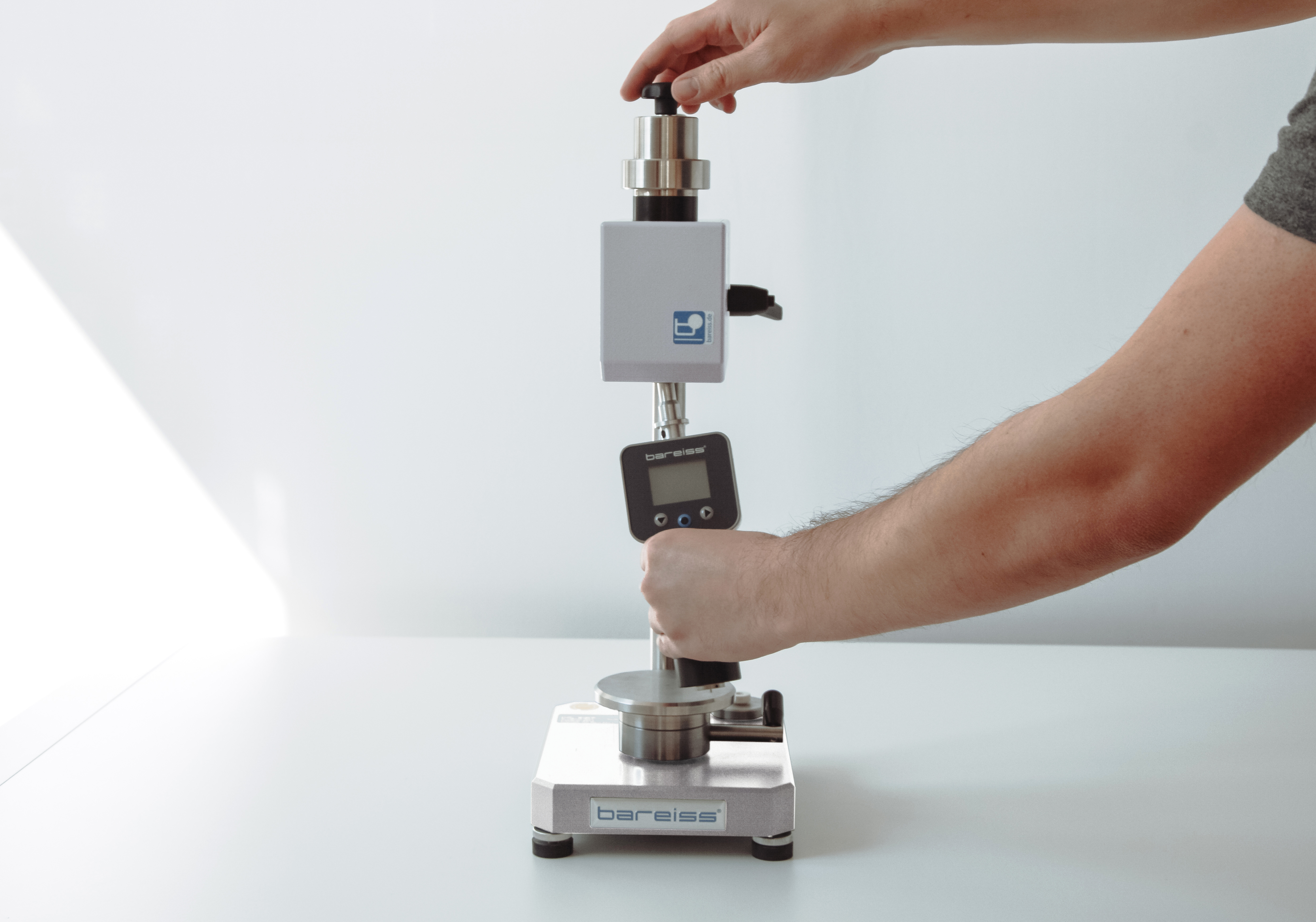 Automatic test stand BSA II with mounted digital handheld hardness tester HPE III Basic