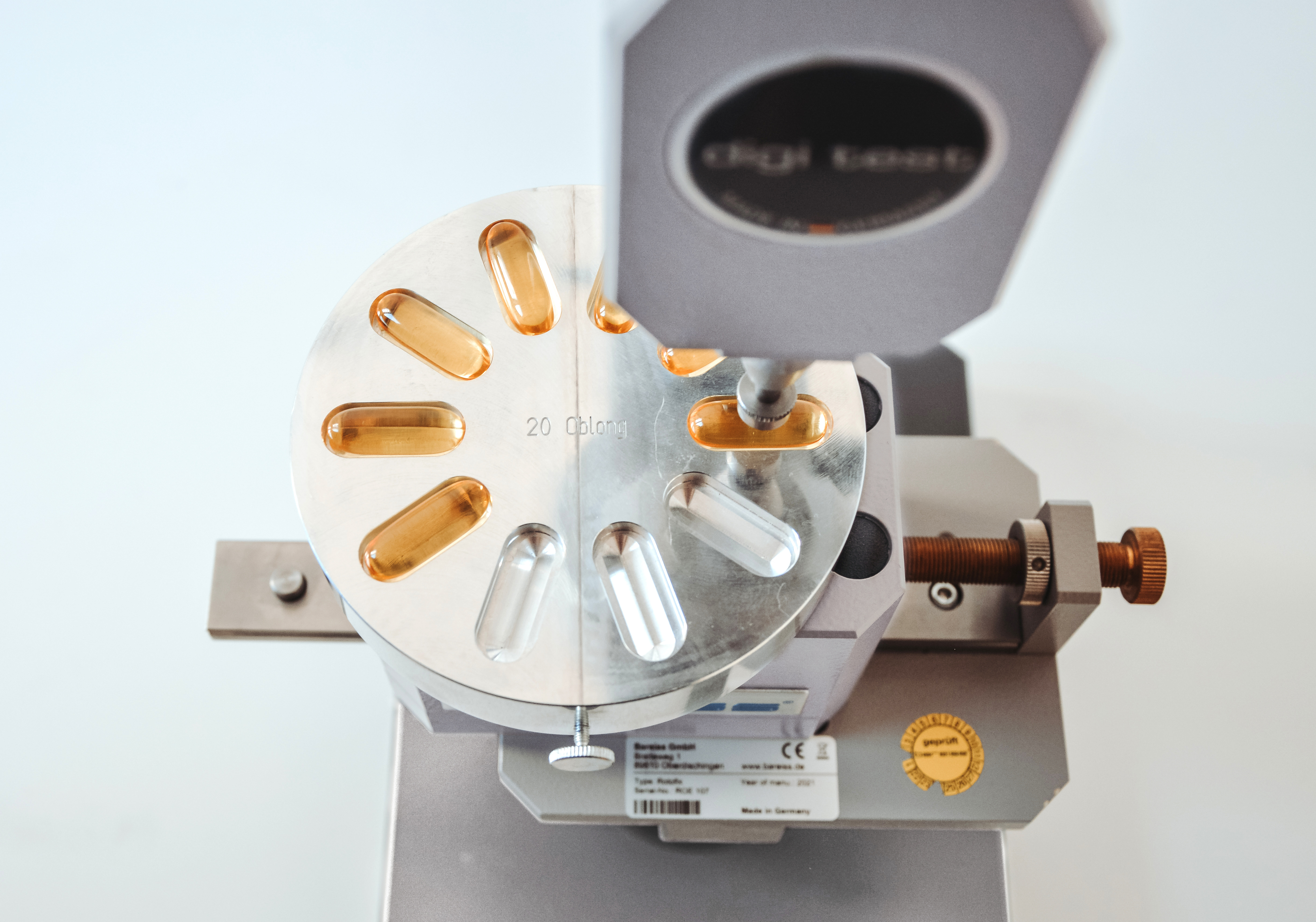 Fully automated testing device Gelomat with Rotofix and samples